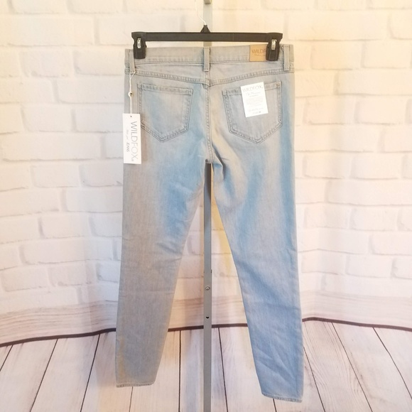 WildFox Marianne Mid Rise Skinny Jean light wash NWT - Picture 6 of 8